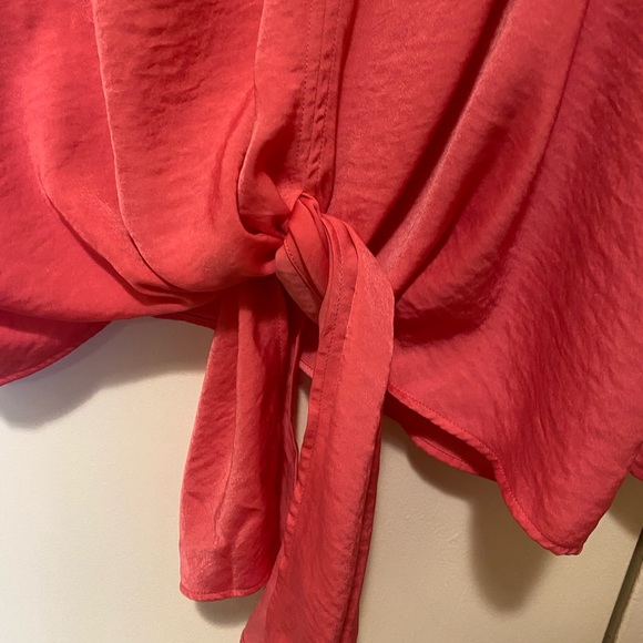 Vince Camuto v neck tie front blouse. 3/4 length sleeve - Picture 4 of 7